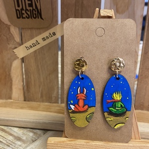 Kis herceg - kézzel festett fa fülbevaló, ovális - Meska.hu