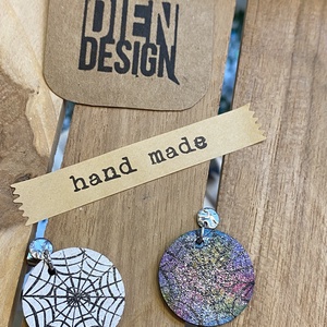 Adams - kézzekicsi kerek fa fülbevaló - ékszer - fülbevaló - lógós kerek fülbevaló - Meska.hu