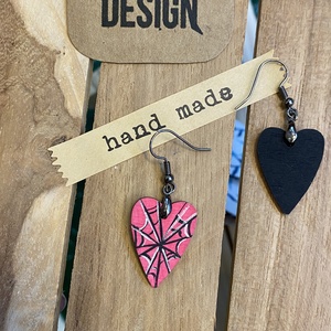 Punk love - kézzel festett pink, pókhálós fa fülbevaló,  szív alak - ékszer - fülbevaló - lógó fülbevaló - Meska.hu
