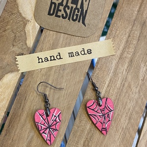 Punk love - kézzel festett pink, pókhálós fa fülbevaló,  szív alak - ékszer - fülbevaló - lógó fülbevaló - Meska.hu