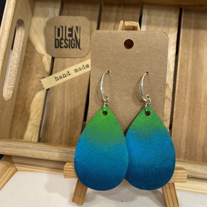 Szaturáció  - színátmenetes, zöld és kék,  festett fa fülbevaló, csepp alakú, nagy - Meska.hu