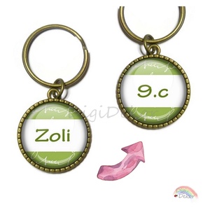 Névre szóló kulcstartó kétoldalas medállal, ajándék fiúknak férfiaknak, iskolás fiú, neves ajándék, személyes kulcstartó -  - Meska.hu