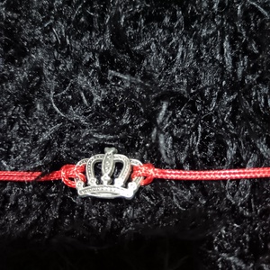 Koronás védelmező karkötő  - ékszer - karkötő - karkötő medállal - Meska.hu