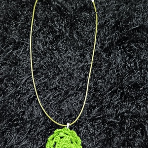 Zöld horgolt nyaklánc , Ékszer, Nyaklánc, Medálos nyaklánc, Ékszerkészítés, MESKA