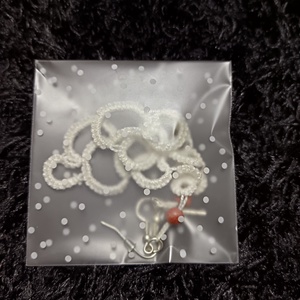 Fehér hajócsipke hosszított fülbevaló  - ékszer - fülbevaló - lógó fülbevaló - Meska.hu