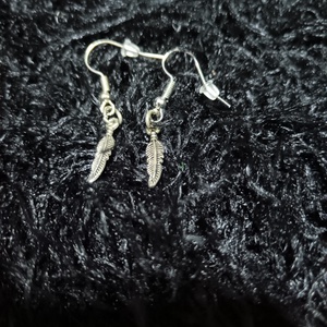 Kis toll fülbevaló  - ékszer - fülbevaló - lógó fülbevaló - Meska.hu