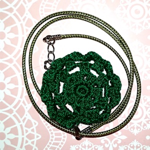 Sötét zöld horgolt nyaklánc  - Meska.hu