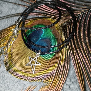 Lucifer-pentagram medálos nyaklánc � az egyéniség és a szabad akarat szimbóluma. - Meska.hu