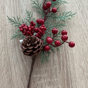 Bogyós tobozos ág, Kellékek & szerszámok, Dekorációs kellékek, Toboz, , MESKA