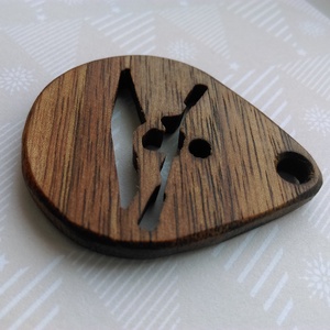 Kajakos mintájú faragott kulcstartó, ajándék -  - Meska.hu