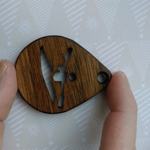 Kajakos mintájú faragott kulcstartó, ajándék -  - Meska.hu