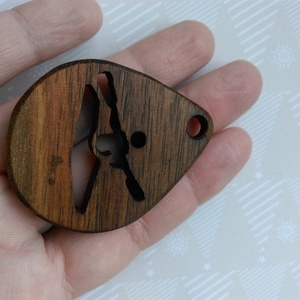 Kajakos mintájú faragott kulcstartó, ajándék -  - Meska.hu