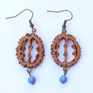 Gyöngyös fekete dió fülbevaló, romantikusan természetes ajándék - ékszer - fülbevaló - lógó fülbevaló - Meska.hu