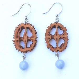 Gyöngyös fekete dió fülbevaló, romantikusan természetes ajándék - ékszer - fülbevaló - lógó fülbevaló - Meska.hu