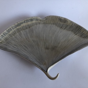 Platina csíkos ginkgo leveles tál - Meska.hu