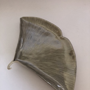 Platina csíkos ginkgo leveles tál - otthon & életmód - konyhafelszerelés, tálalás - tálalás - kínálótál - Meska.hu