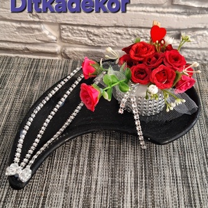 Szenvedély � Modern virágkompozíció strasszos díszítéssel  - Meska.hu