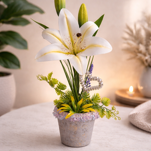 Örök hála � Exkluzív liliomos dekoráció díszes peremű kaspóban, Otthon & Életmód, Dekoráció, Asztal és polc dekoráció, Asztaldísz, Virágkötés, MESKA