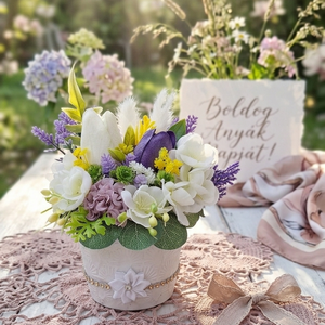 Elegáns Anyáknapi asztaldísz lila és fehér tulipánokkal(20cm magas) - otthon & életmód - virágdekoráció - virágdíszek - asztali virágdísz - Meska.hu