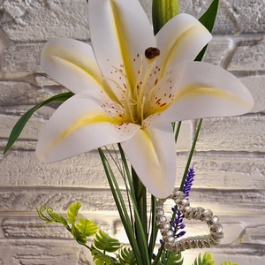 Anyák napi Tiszta szeretet � Elegáns fehér liliom asztaldísz Anyák napjára(25cm magas) - otthon & életmód - virágdekoráció - virágdíszek - virágdísz kaspóban - Meska.hu
