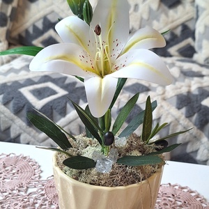 Élethű liliom dekoráció krémszínű kaspóban � Egyedi feliratos kártyával Születésnapra, Névnapra, Tanárnőnek (38cm magas) - otthon & életmód - dekoráció - asztal és polc dekoráció - asztaldísz - Meska.hu