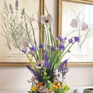 Lila vadvirágos mező kéreg kaspóban � Rusztikus erdei asztaldísz selyemvirággal(25cm magas) - otthon & életmód - virágdekoráció - virágdíszek - virágdísz kaspóban - Meska.hu