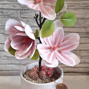 Élethű Magnóliás asztaldísz ezüst mintás kaspóban � Elegáns kézműves virágdekoráció ajándékba(38cm magas) - otthon & életmód - dekoráció - asztal és polc dekoráció - asztaldísz - Meska.hu