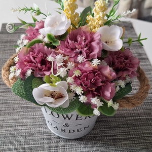 Provence-i álom asztaldísz � Mályva rózsák és fehér virágok harmóniája(15cm magas) - otthon & életmód - virágdekoráció - virágdíszek - asztali virágdísz - Meska.hu