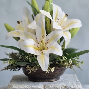Elegáns liliom asztali dísz, antikolt kaspóban � Egyedi kézműves dekoráció(28cm magas 25cm széles), Otthon & Életmód, Dekoráció, Asztal és polc dekoráció, Asztaldísz, Virágkötés, MESKA