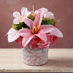 Prémium pink liliomos mini asztaldísz egyedi márványos kaspóban(13cm magas) - otthon & életmód - virágdekoráció - virágdíszek - virágdísz kaspóban - Meska.hu