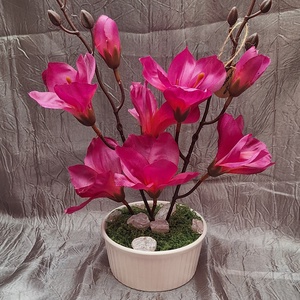 Élethű pink-magenta magnólia fehér kaspóban – Ajándék Születésnapra, Névnapra,Évfordulóra(25cm magas), Otthon & Életmód, Dekoráció, Asztal és polc dekoráció, Asztaldísz, Virágkötés, Örülök ,hogy itt jársz!? Szeretnél egy kis vibráló energiát és modern eleganciát csempészni az otth..., MESKA