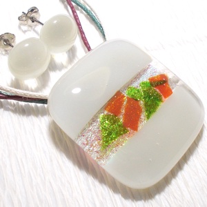 Homok színű-mintás dichroic medál és fülbevaló, ajándék nőknek névnapra, születésnapra, karácsonyra. - ékszer - ékszerszett - Meska.hu