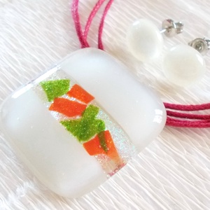 Homok színű-mintás dichroic medál és fülbevaló, ajándék nőknek névnapra, születésnapra, karácsonyra. - ékszer - ékszerszett - Meska.hu