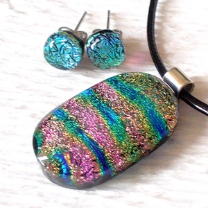 Szivárványos dichroic medál és fülbevaló, szalagavató bálra, névnapra, születésnapra. -  - Meska.hu
