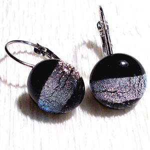 Fekete-ezüst szalagos  kapcsos fülbevaló, ajándék nőknek névnapra, születésnapra.  - ékszer - fülbevaló - lógós kerek fülbevaló - Meska.hu