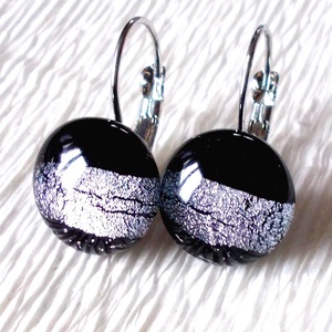 Fekete-ezüst szalagos  kapcsos fülbevaló, ajándék nőknek névnapra, születésnapra.  - Meska.hu