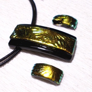 Zöld-arany tüzijáték,  nyaklánc és fülbevaló,  ajándék  nőknek, ballagásra, névnapra, születésnapra. - ékszer - ékszerszett - Meska.hu