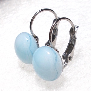 Puderkék üveg fülbevaló, ajándék nőknek névnapra, születésnapra.  - ékszer - fülbevaló - lógó fülbevaló - Meska.hu