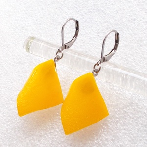 NEMESACÉL! Hajlított kocka formájú fülbevaló, ajándék nőknek névnapra, születésnapra.  - ékszer - fülbevaló - lógó fülbevaló - Meska.hu