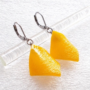 NEMESACÉL! Hajlított kocka formájú fülbevaló, ajándék nőknek névnapra, születésnapra.  - ékszer - fülbevaló - lógó fülbevaló - Meska.hu