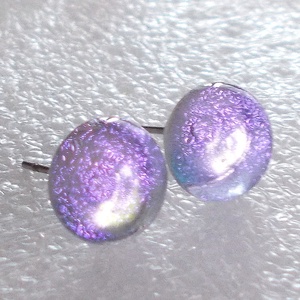 AKCIÓ!  Dichroic levendula üveg fülbevaló, ajándék  névnapra, születésnapra., Ékszer, Fülbevaló, Pötty fülbevaló, Ékszerkészítés, Üvegművészet, Meska