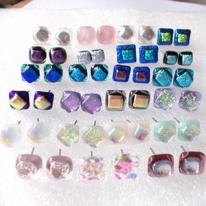 Univerzum dichroic  fülbevaló, ajándék névnapra, születésnapra. - ékszer - fülbevaló - pötty fülbevaló - Meska.hu