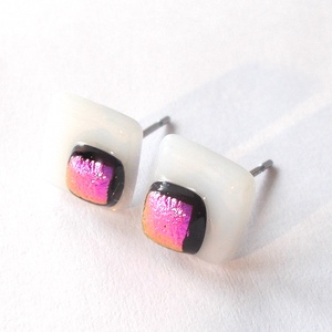 ORVOSI FÉM! Királykék kocka dichroic  fülbevaló, ajándék névnapra, születésnapra. - ékszer - fülbevaló - pötty fülbevaló - Meska.hu