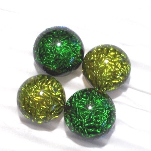 ORVOSI FÉM!  Zöld dichroic páros  fülbevaló  , ajándék  ballagásra, névnapra, születésnapra., Ékszer, Fülbevaló, Pötty fülbevaló, Ékszerkészítés, Üvegművészet, Meska
