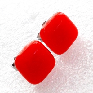 Orvosi fém! Piros kocka fülbevaló  , ajándék  névnapra, születésnapra. - ékszer - fülbevaló - pötty fülbevaló - Meska.hu