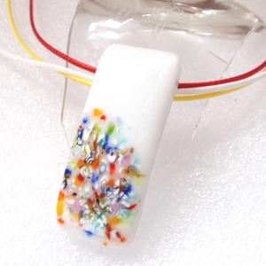 Színek fúziója fehérben, ajándék  ballagásra, névnapra, születésnapra. - ékszer - nyaklánc - medálos nyaklánc - Meska.hu