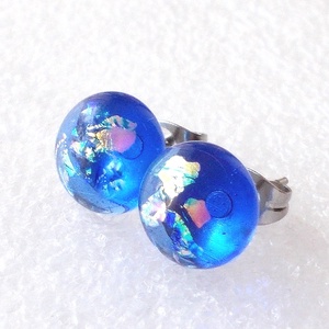 AKCIÓ! Dichroic levendula, stiftes üveg fülbevaló  , ajándék  névnapra, születésnapra. - ékszer - fülbevaló - pötty fülbevaló - Meska.hu