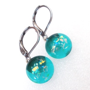 NEMESACÉL! Fényjáték türkizben, fülbevaló, ajándék nőknek névnapra, születésnapra.  - ékszer - fülbevaló - lógó fülbevaló - Meska.hu