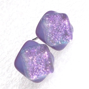 Levendula dichroic  fülbevaló, ajándék névnapra, születésnapra. - Meska.hu