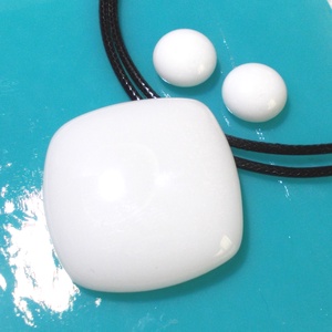  Hófehér nyaklánc és fülbevaló, ajándék névnapra, születésnapra. - ékszer - ékszerszett - Meska.hu